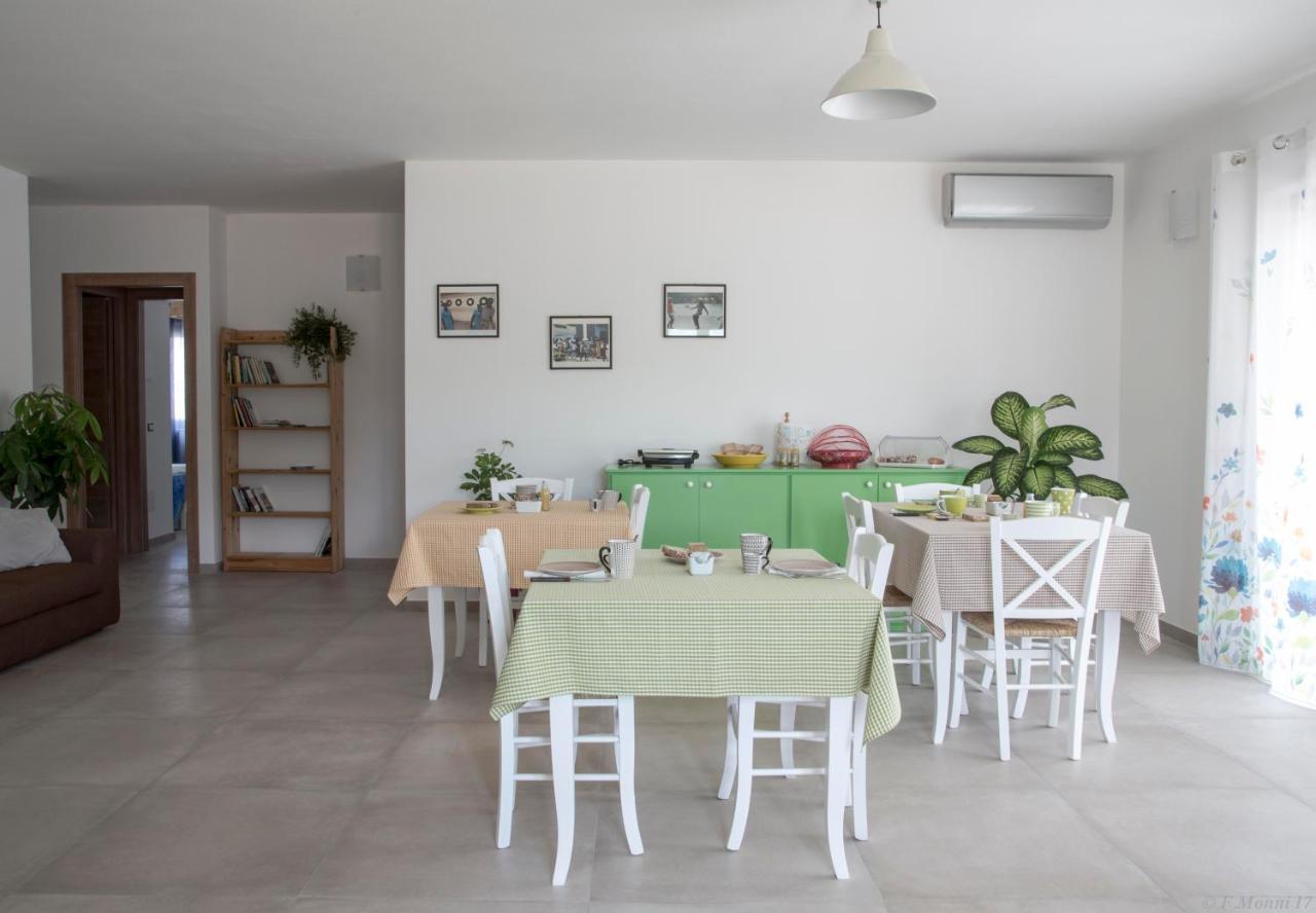 B&B Agata E Gli Altri 토르톨리 외부 사진