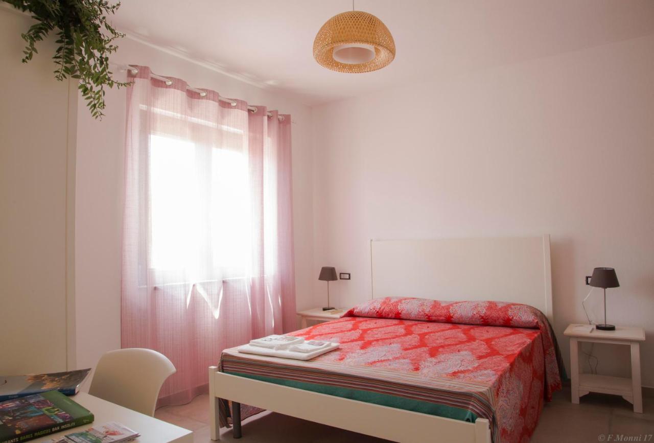 B&B Agata E Gli Altri 토르톨리 외부 사진