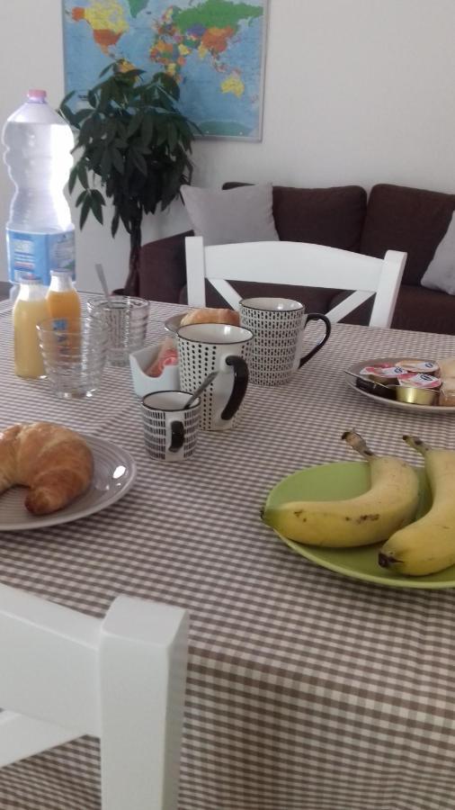 B&B Agata E Gli Altri 토르톨리 외부 사진