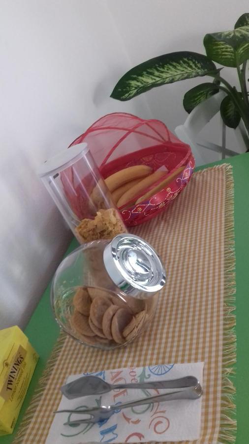 B&B Agata E Gli Altri 토르톨리 외부 사진